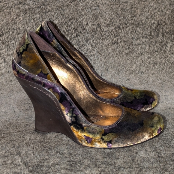 J Vincent Velvet Sculpted Wedge Heel Women's 8 - Picture 1 of 9